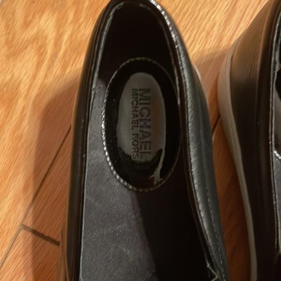 Michael Kors black leather slip on 8.5 M - Picture 2 of 5